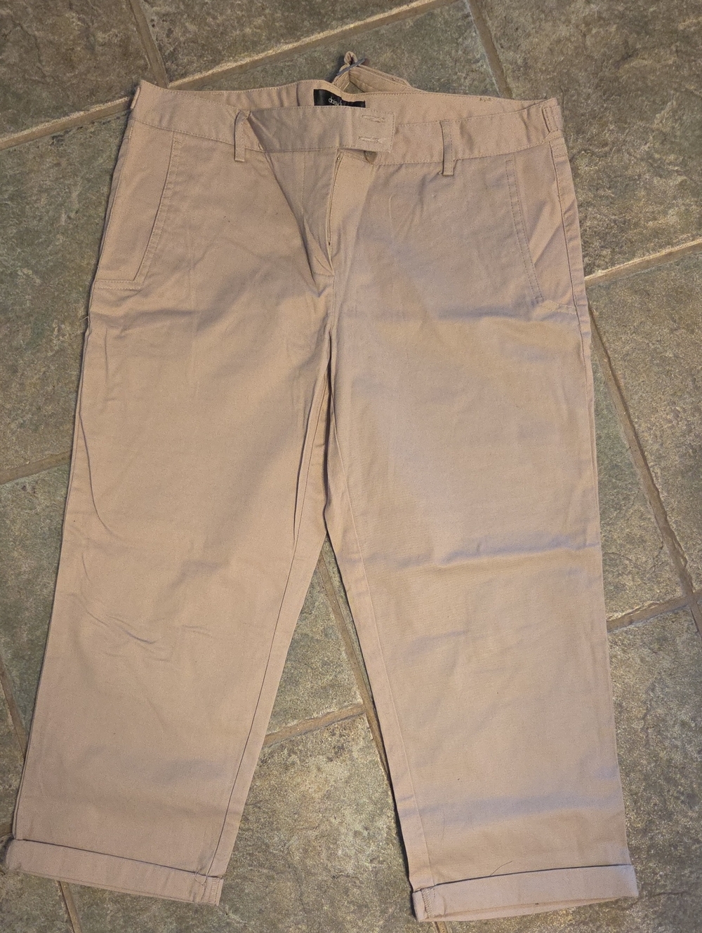 Daisy Fuentes Women's Tan Capris